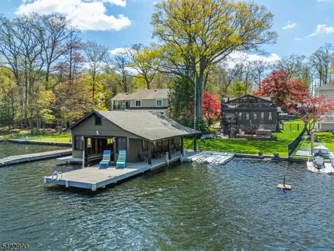 116 Chincopee Rd, Lake Hopatcong, NJ 07849