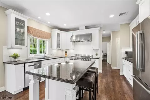 8 Forest Dr, Mendham, NJ 07945 photo 13