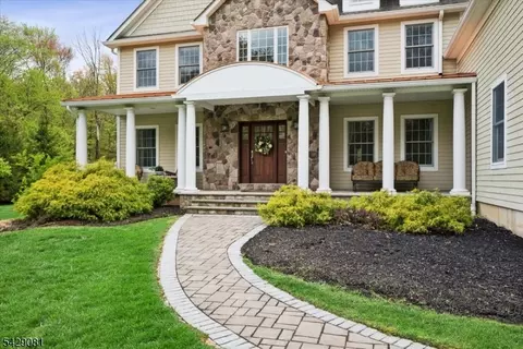 8 Forest Dr, Mendham, NJ 07945 photo 3