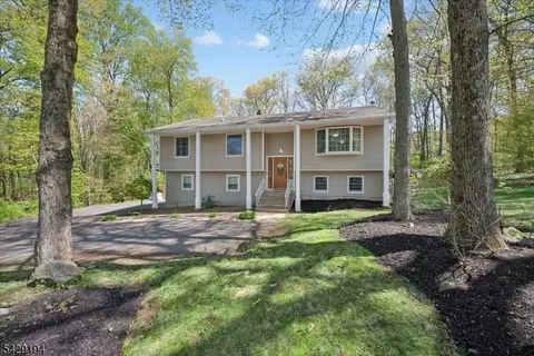 11 Knoll Dr, Rockaway, NJ 07866