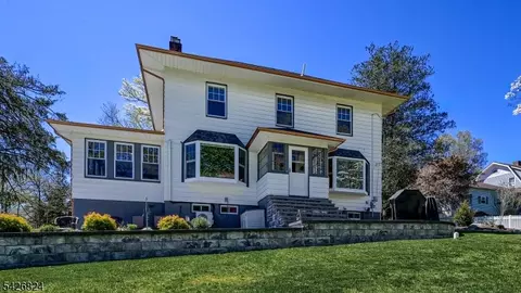 39 Elm St, Butler, NJ 07405