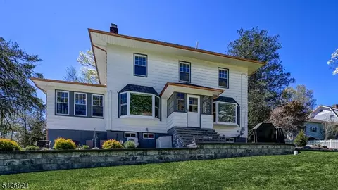 39 Elm St, Butler, NJ 07405