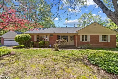 52 Waughaw Rd, Towaco, NJ 07082