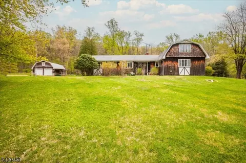 49 Frog Hollow Rd, Tewksbury Twp, NJ 07830