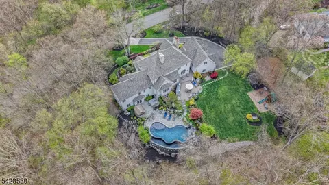 9 Pennbrook Ct, Boonton, NJ 07005