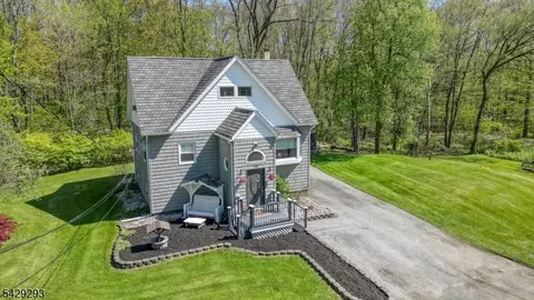 70 Cedar Tree Dr, Highland Lakes, NJ 07422