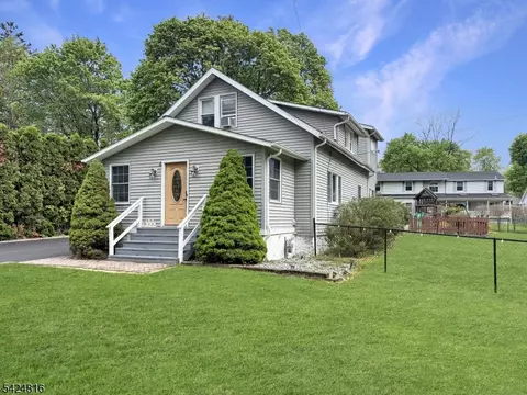 2 Pine St, Budd Lake, NJ 07828