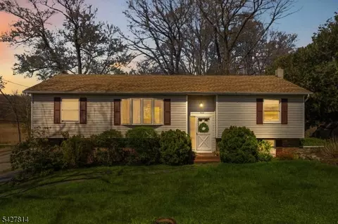400 Lake Shore Dr, Hewitt, NJ 07421