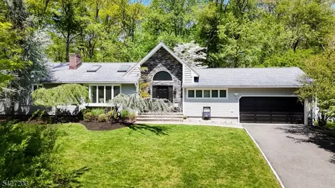 19 Highview Ter, Cedar Grove, NJ 07009