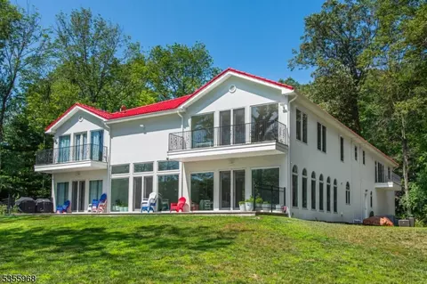 34 W Shore Rd, Mountain Lakes, NJ 07046