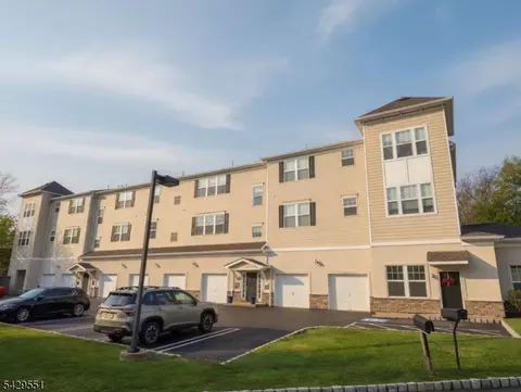 5 W River Styx Rd U-301 #301, Hopatcong, NJ 07843