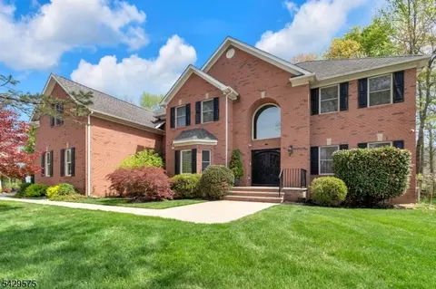 23 Yellowstone Dr, Old Bridge, NJ 08857