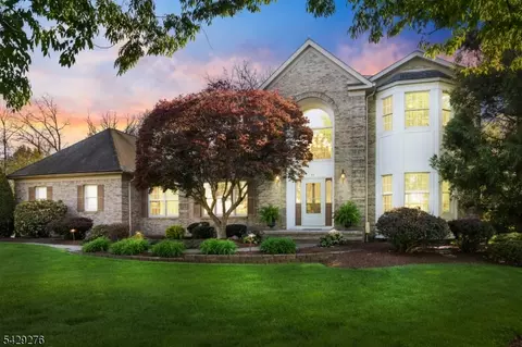 93 Sleepy Hollow Ln, Belle Mead, NJ 08502