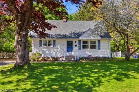 170 Marion Ct, Pompton Lakes, NJ 07442