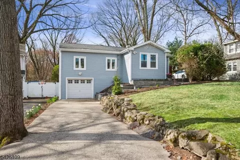 11 Oakdale Rd, Denville, NJ 07834
