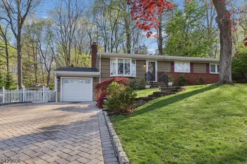97 Ramapo Hills Blvd, Oakland, NJ 07436