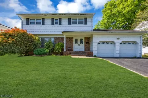 712 Moses Dr, Rahway, NJ 07065