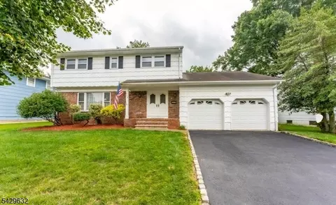 712 Moses Dr, Rahway, NJ 07065