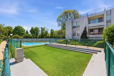 Exterior - 462 D River Rd #D, Nutley, NJ 07110 photo 4 of 5