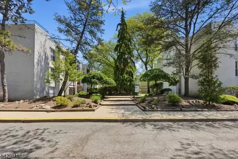 Exterior - 462 D River Rd #D, Nutley, NJ 07110 photo 1 of 5