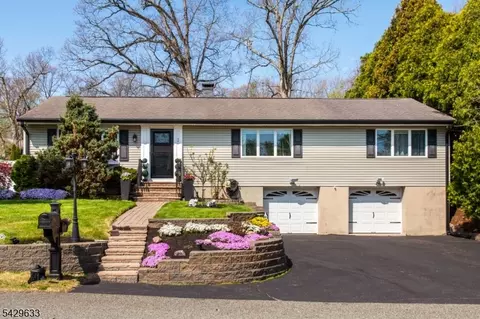 1 Circle Blvd, Newfoundland, NJ 07435