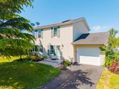 40 Jefferson Dr, Piscataway, NJ 08854