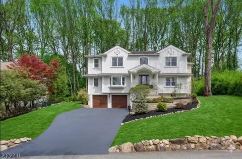 15 Malcolm Pl, Mahwah, NJ 07430