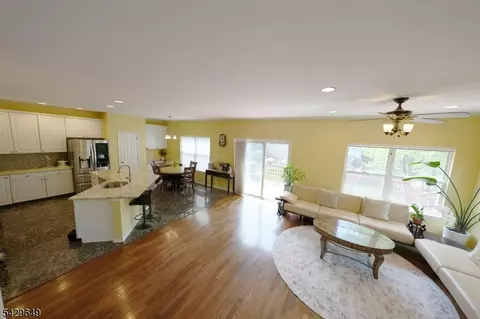 10 Queens Ln, Wayne, NJ 07470 photo 8