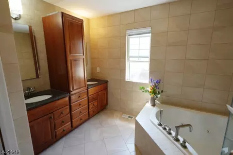10 Queens Ln, Wayne, NJ 07470 photo 12