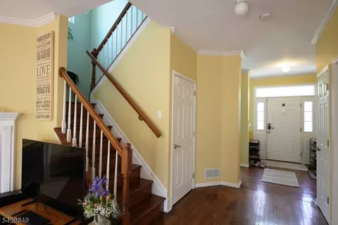 10 Queens Ln, Wayne, NJ 07470 photo 3