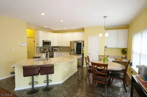 10 Queens Ln, Wayne, NJ 07470 photo 5