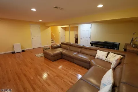 10 Queens Ln, Wayne, NJ 07470 photo 20