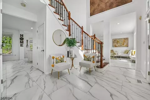 Entry Way - 6 Diane Ct, Wayne, NJ 07470 photo 1 of 7
