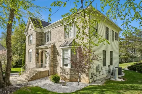 Exterior - 6 Diane Ct, Wayne, NJ 07470 photo 2 of 8
