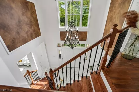 Entry Way - 6 Diane Ct, Wayne, NJ 07470 photo 6 of 7