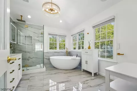 Bath - 6 Diane Ct, Wayne, NJ 07470 photo 1 of 4