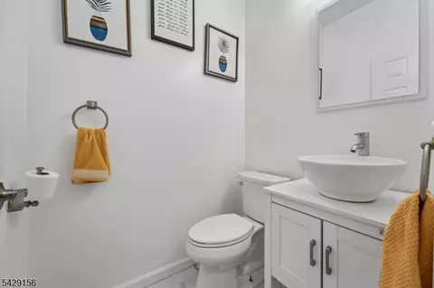 Bath - 6 Diane Ct, Wayne, NJ 07470 photo 3 of 4