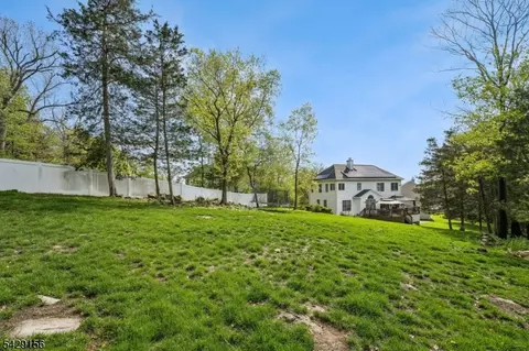Exterior - 6 Diane Ct, Wayne, NJ 07470 photo 7 of 8
