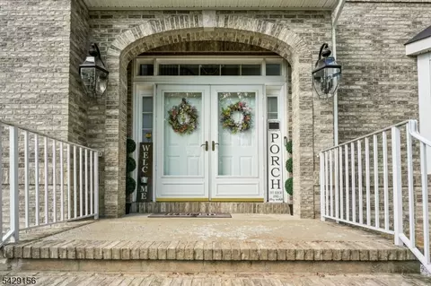 Exterior - 6 Diane Ct, Wayne, NJ 07470 photo 3 of 8