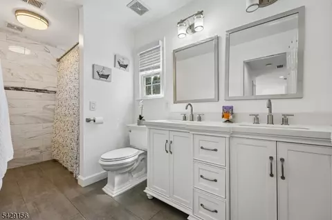 Bath - 6 Diane Ct, Wayne, NJ 07470 photo 4 of 4