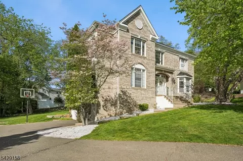 6 Diane Ct, Wayne, NJ 07470