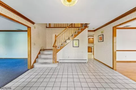 86 Timberline Dr, Wayne, NJ 07470 photo 3