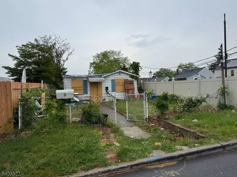 2 Donald St, Clifton City, NJ 07011