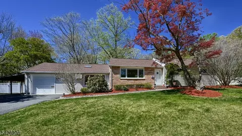 227 Emily Dr, Park Ridge, NJ 07656