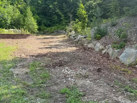 46 Silver Grove Rd, Hardyston Twp, NJ 07460