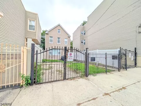 203 Lake St, Newark, NJ 07104