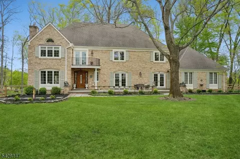 4 Flintlock Rd, Flemington, NJ 08822