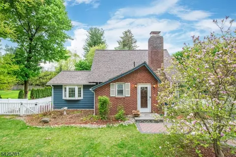 372 E Shore Trl, Sparta, NJ 07871