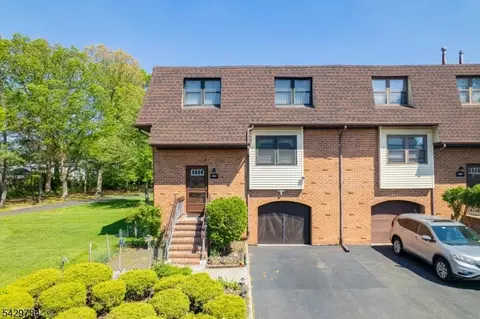 1401 N Oaks Blvd, North Brunswick Twp, NJ 08902