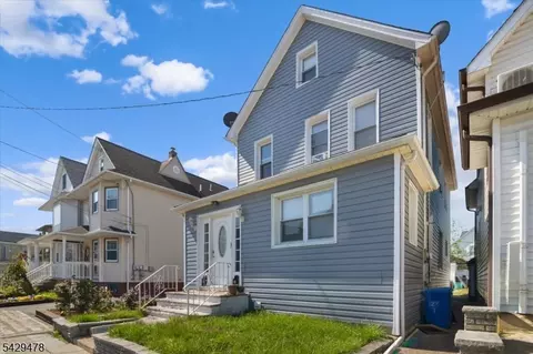 22 Tuttle St, Wallington, NJ 07057